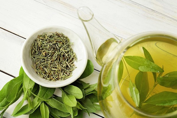 Sử dụng trà xanh để hỗ trợ điều trị thâm nám